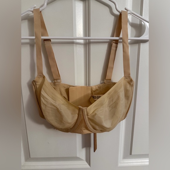 SKIMS Other - SKIMS NWT 34DD No Show Unlined Balconette Bra in the color Sand.